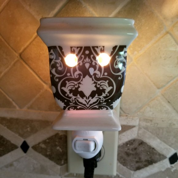 ScentSationals Scented Wax Warmer Plug-in - Damask - Picture 3 of 3